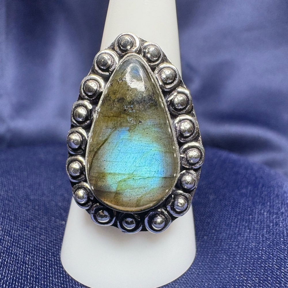 Ring Labradorite Gemstone Blue Flash Teardrop Intricate Details